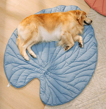 Leaf shape dog blanker